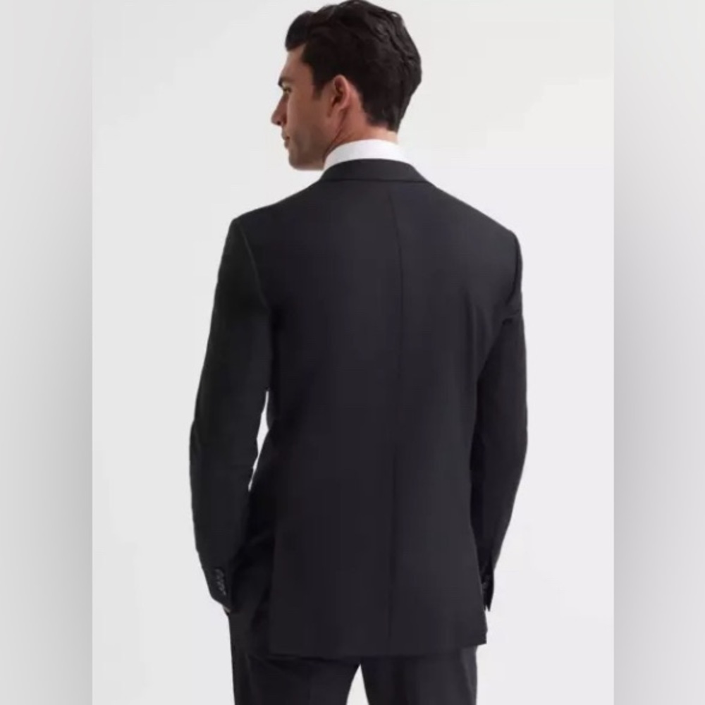NWT Reiss Hope Two Button Notch Travel Suit Jacket in Black (44R) - Picture 2 of 8
